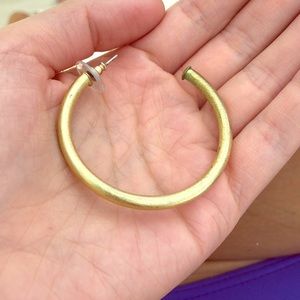 ISO a 2 in. sheila fajl hoop. I lost the other one